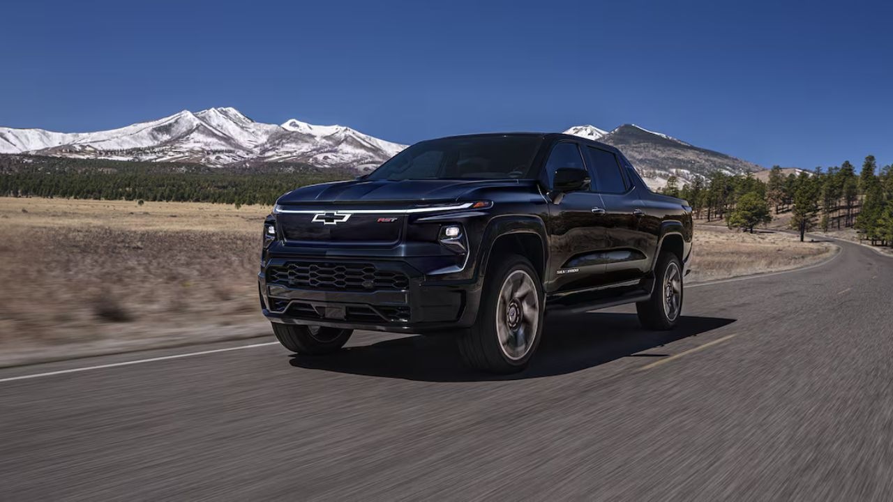 Top 10 Electric Vehicles for Long Distance Driving - Chevrolet Silverado EV Top 10 Electric Vehicles for Long Distance Driving - Chevrolet Silverado EV