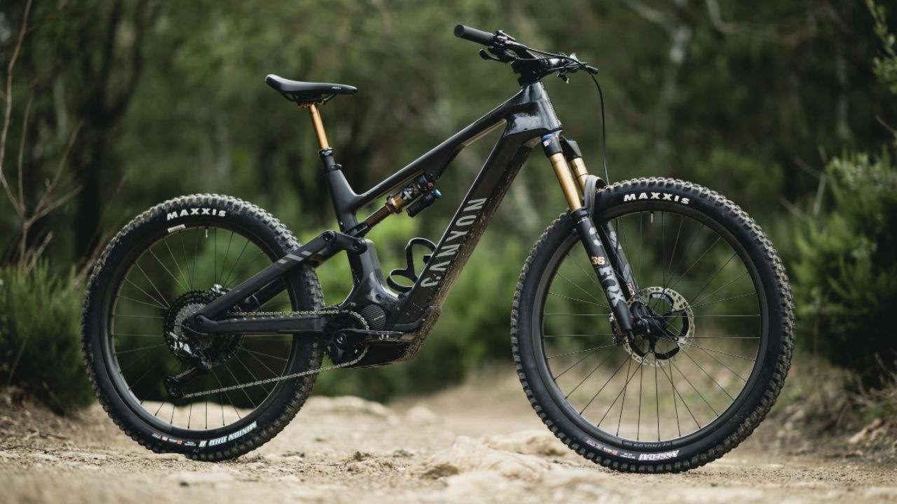 Electric Mountain Bike - Canyon Spectral:ON CFR Electric Mountain Bike - Canyon Spectral:ON CFR
