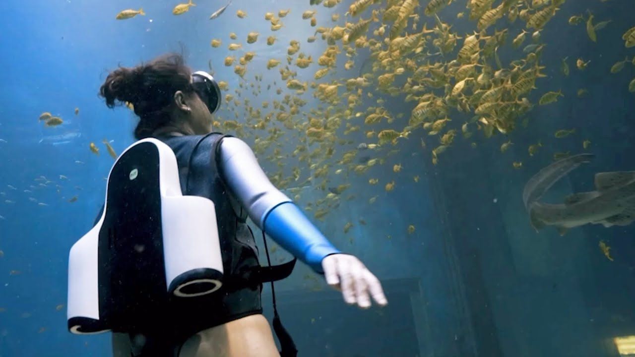 It uses the latest marine propulsion technology and design accuracy that can't be beat to let swimmers, divers, and marine professionals glide through the water smoothly.